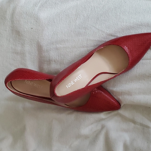 Nine West Shoes - EUC Red Nine West Pumps